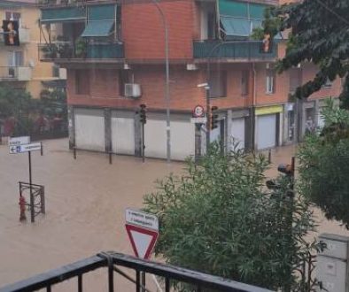 Ci sono state evidenti falle nel sistema organizzativo e nel passaggio di comunicazioni operative, portando anche a uno stato di agitazione e allerta i genitori dei bambini.