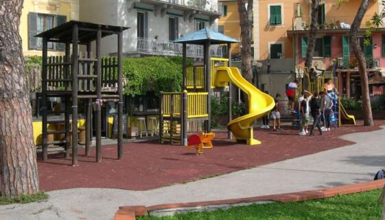 Circa la volontà dell’Amministrazione nell'utilizzare, o meno, le panchine e i giochi per bambini ad oggetto dell’interpellanza